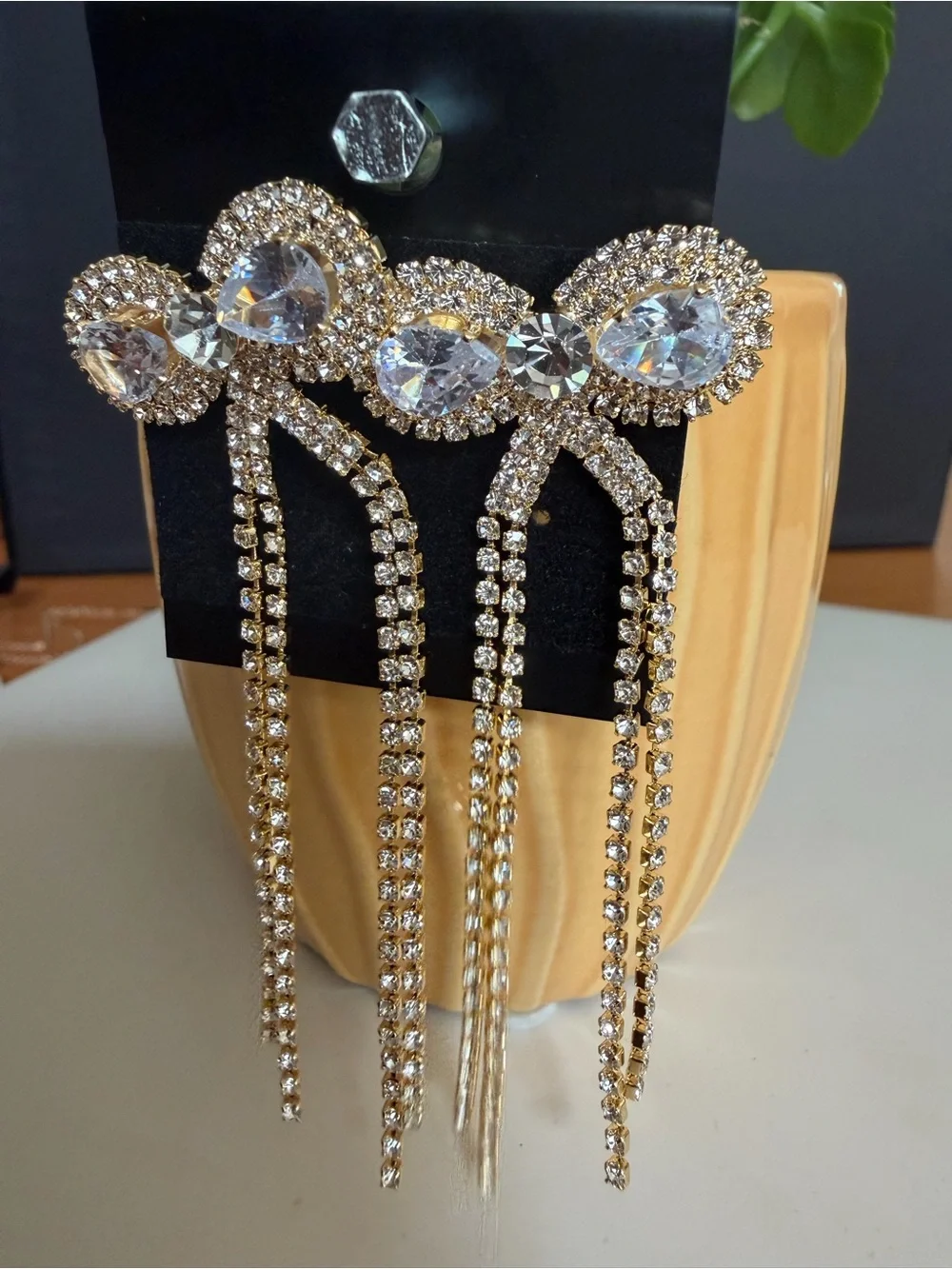 N/A elegant gold